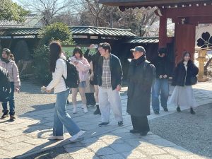 Visiting Jindaiji Temple together