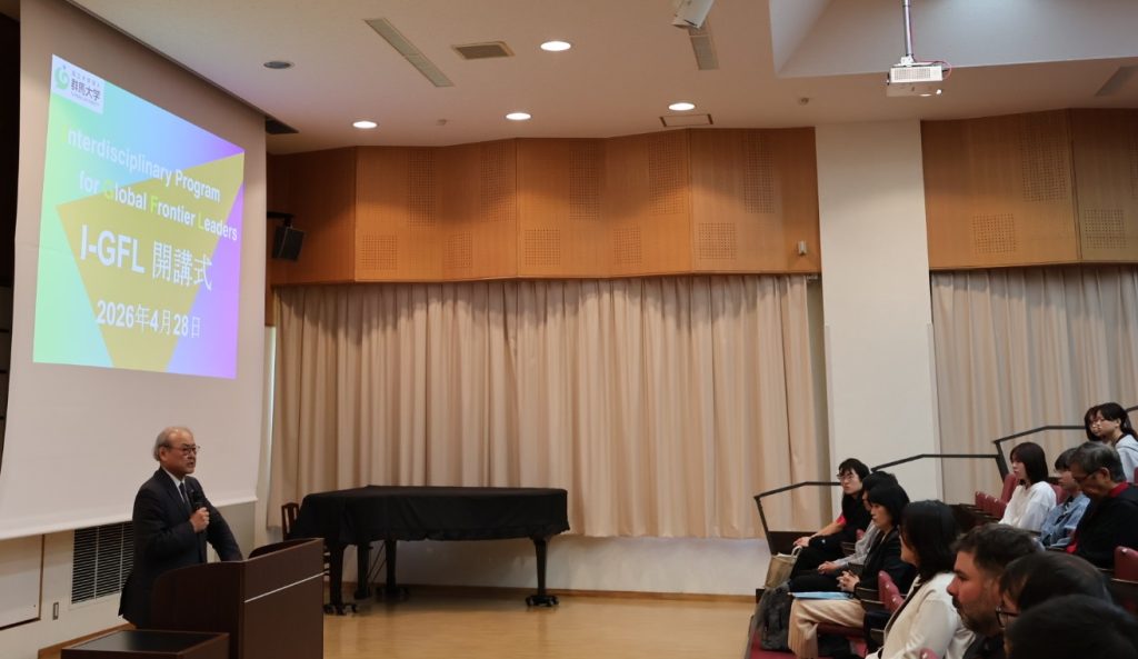 I-GFL参加学生へエールを送る石崎学長
